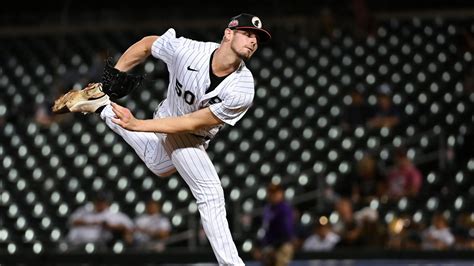White Sox designate pitcher, select contract of minor league pitcher